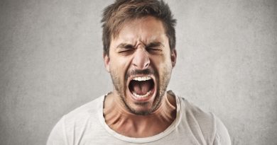 angry-shouting-man