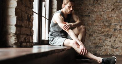 portrait-fitness-man-suffering-from-leg-pain