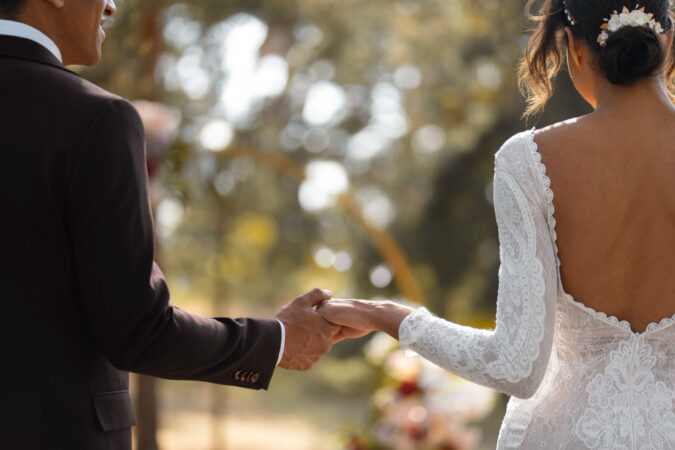 Back View Beautiful Couple Their Wedding (1)