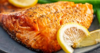 closeup-baked-salmon-fish-with-green-beans