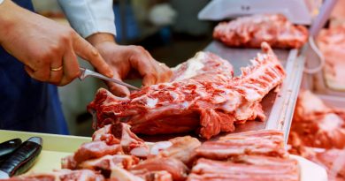 cropped-image-male-butcher-cutting-raw-meat-with-knife-counter-shop