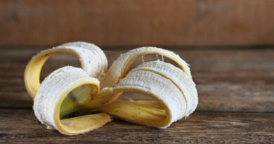 Banana Peel Lies Wooden Brown Tablexazero Waste Concept Raw Materials Compost (1)