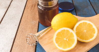glass-honey-with-dipper-lemon-table-copy-space