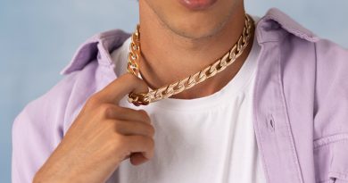 young-man-wearing-chain-necklace